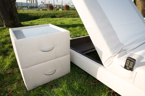 table de chevet avec deux tiroirs ambiance magistrale